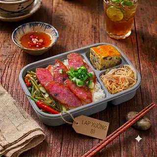 Hình ảnh cơm tấm lạp xưởng đặc biệt