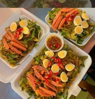 Hình ảnh COMBO: 1 Tré Cẩm Lớn - 1 Chả Trộn Lớn  (kèm 1 bánh) 