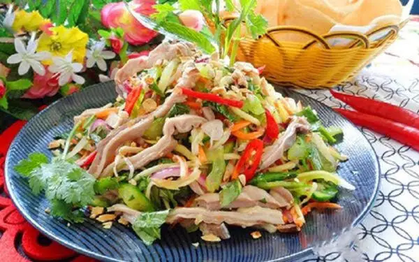 Hình ảnh Nộm Tai Heo Hun Khói
