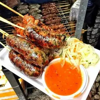 Hình ảnh Bánh mì dồi sụn xúc xích