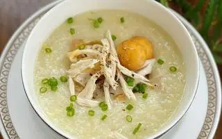 Hình ảnh Cháo gà xé - gỏi rau