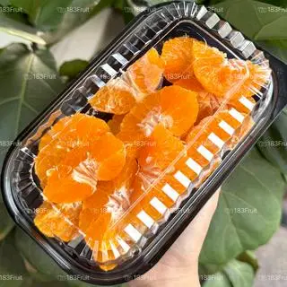 Hình ảnh Quýt Úc lột sẵn 1 hộp 350G