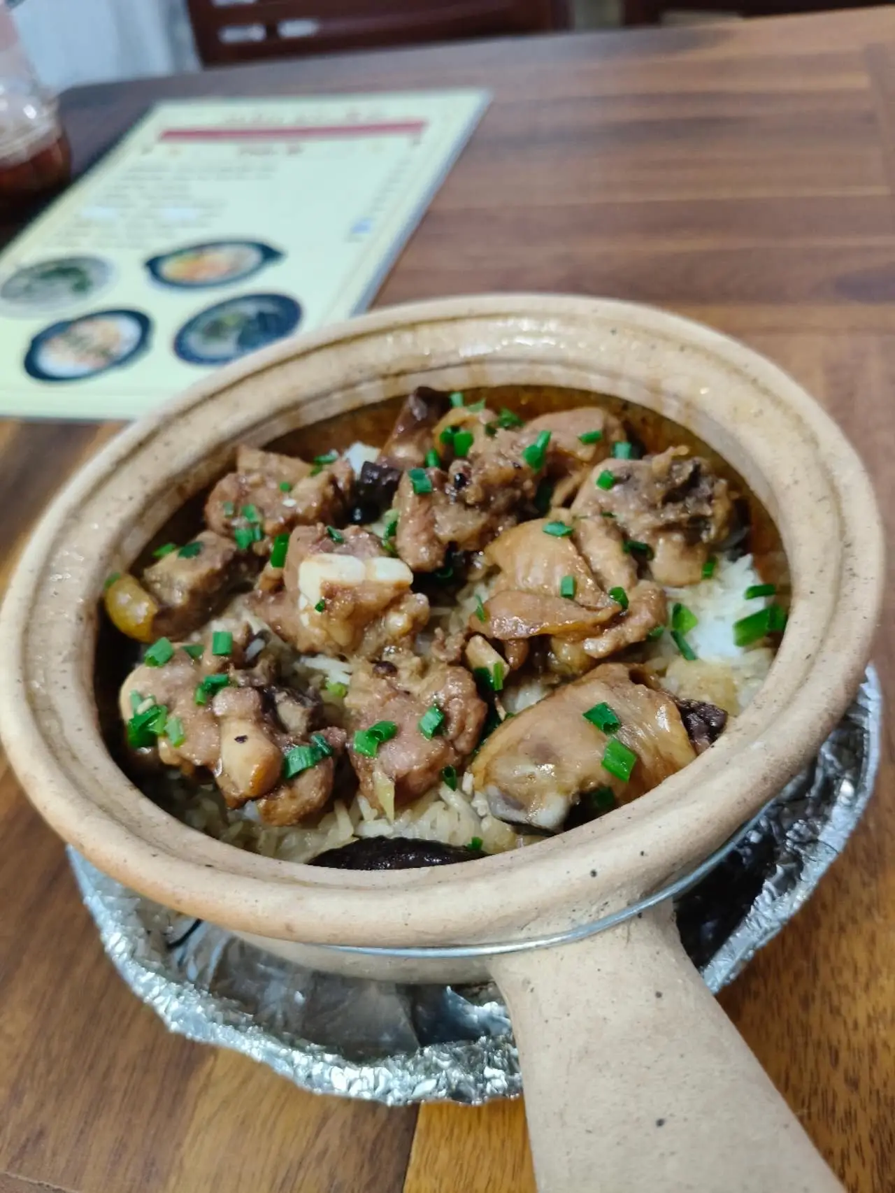 Hình ảnh Cơm niêu gà đông cô滑鸡東菇煲仔飯