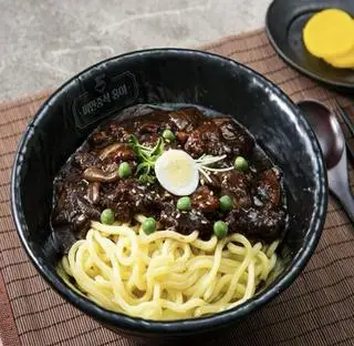 Hình ảnh Mì sốt tương đen