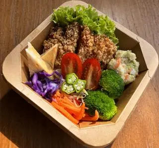 Hình ảnh CƠM THỊT HEO CHIÊN KIỂU NHẬT