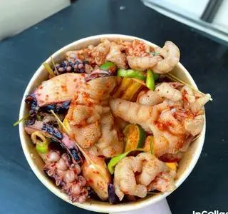 Hình ảnh Chân Gà Rút Xương Mix Râu Tuộc ( SỐT THÁI)