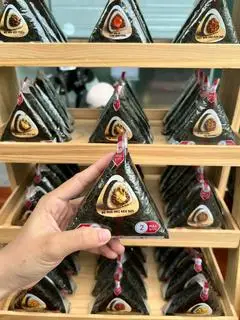 Hình ảnh Cơm Nắm Bò Phô Mai Kéo Sợi - 150g