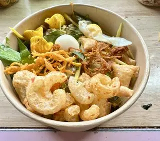Hình ảnh bánh tráng truyền thống full topping 