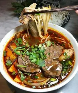 Hình ảnh Bún bò nạm chả bò viên