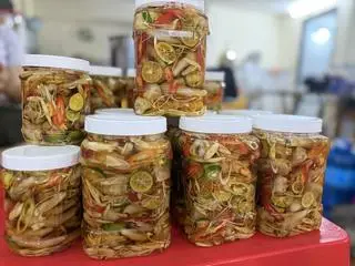 Hình ảnh Chân gà sả tắc hủ lớn