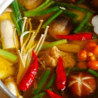 Hình ảnh lẩu gà chua cay siêu ngon/nồi