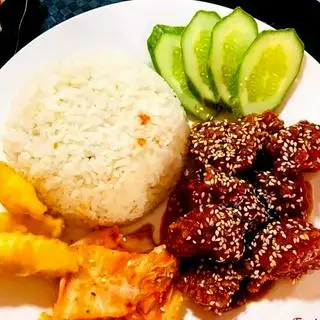 Hình ảnh Cơm gà viên sốt