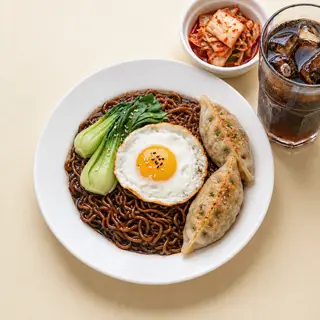 Hình ảnh Mì Tương Đen Trứng - Mandu