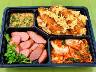 Hình ảnh Bánh mì nướng - pate - xúc xích