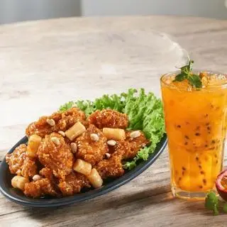 Hình ảnh Gà không xương sốt mật ong  cơm trắng trà tự chọn