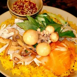 Hình ảnh Cơm Gà xé trứng non