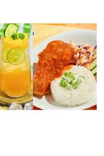 Hình ảnh cơm gà sốt 9 vị + trà chanh tươi mát