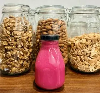Hình ảnh Óc Chó - Yến Mạch - Củ Dền - Táo Đỏ