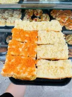 Hình ảnh Bánh kẹp sốt trứng dăm bông