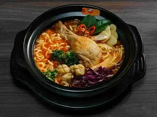 Hình ảnh Mì kim chi đùi gà