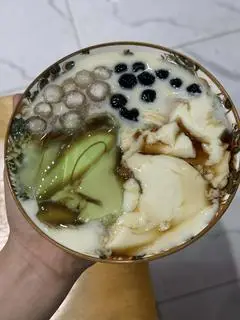 Hình ảnh Tà phớ trân châu đường đen size 550ml