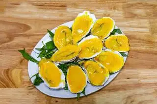 Hình ảnh Hàu Nướng sốt trứng muối 6 con
