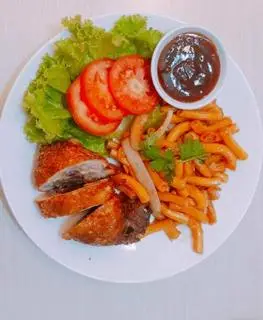 Hình ảnh Nui xào gà giòn sốt mắm tỏi