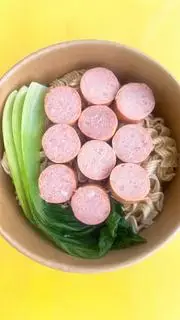Hình ảnh Mì trộn xúc xích