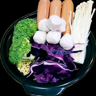 Hình ảnh Mì Cay Kim Chi Xúc Xích Cá Viên 