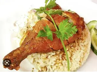 Hình ảnh cơm đùi gà ( sốt nước mắm)