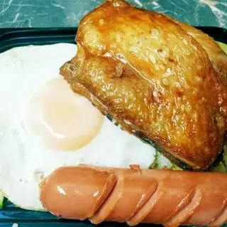 Hình ảnh cơm chiên má đùi, ốp la, xúc xích