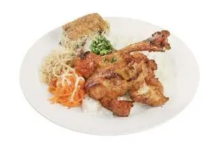 Hình ảnh Cơm tấm gà nướng chả trứng