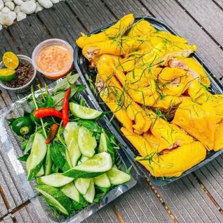 Hình ảnh Nguyên Con Gà Ủ Muối (không đầu, chân)