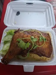 Hình ảnh Cơm Chiên Dương Châu + Gà xối Nhỏ. Tặng Trà Tắc
