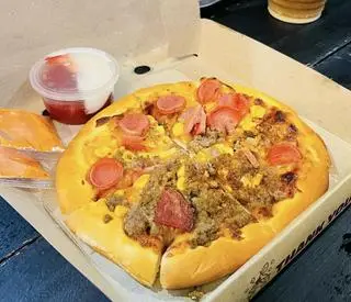 Hình ảnh Pizza to xúc xích phomai