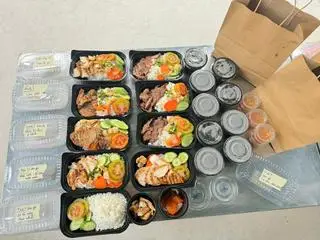 Hình ảnh Cơm tấm ức gà flie & thăn bò nướng + canh rong biển