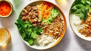 Hình ảnh bún thịt xiên nướng chả giò