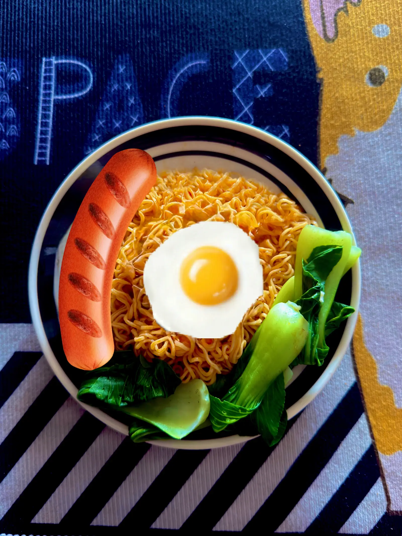 Hình ảnh Mì trộn trứng - xúc xích