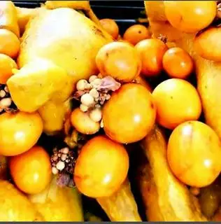 Hình ảnh Gà ủ muối hoa tiêu nguyên con -  không đầu ôm trứng
