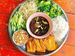 Hình ảnh Bún Xì Dầu Đậu Hủ - Chả Giò 