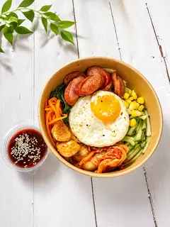 Hình ảnh Cơm trộn cá viên, xúc xích