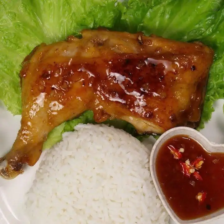 Hình ảnh Cơm đùi gà chiên nước mắm