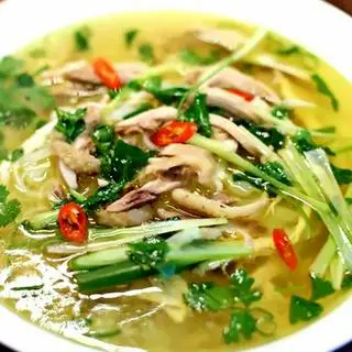 Hình ảnh Phở nước đùi - cánh - nhiều thịt