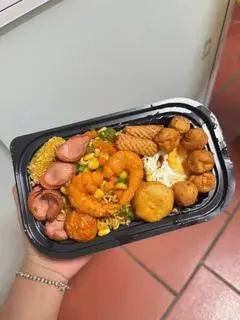 Hình ảnh Sét mỳ trộn thập cẩm trứng ốp nhiều topping