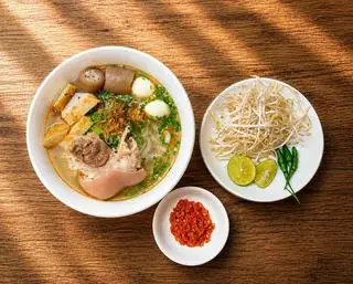 Hình ảnh Bánh Canh Hẹ Chả Cá Phú Yên Đặc Biệt  (Chả Cá + Giò heo + Da Heo Cuộn Thịt + Trứng Cút)