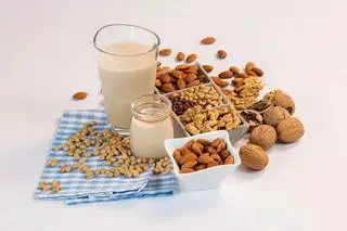 Hình ảnh Sữa Hạt Mè Đen + Yến Mạch + óc chó