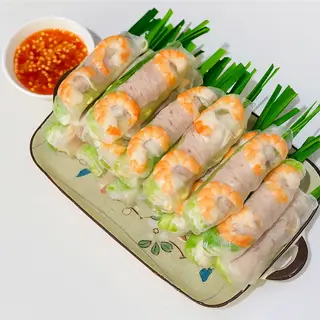 Hình ảnh Gỏi Cuốn Tôm Thịt Chấm Nước Mắm Tỏi Ớt 