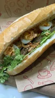 Hình ảnh Bánh mì chả cá nha trang trứng cút - Nha Trang fish cake bánh mì with quail eggs