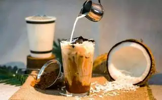 Hình ảnh Cà Phê Sữa Dừa Caramel Size L
