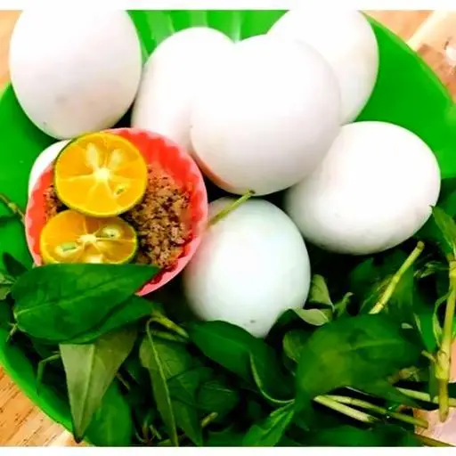 Hình ảnh Hột vịt lộn luộc nước dừa và xã 3 trứng